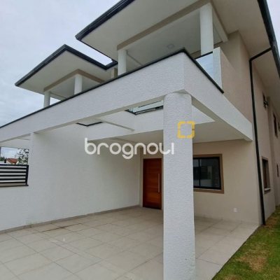 Casa com 87m², 3 quartos (sendo 1 suíte), 2 garagens, no bairro Canasvieiras em Florianópolis