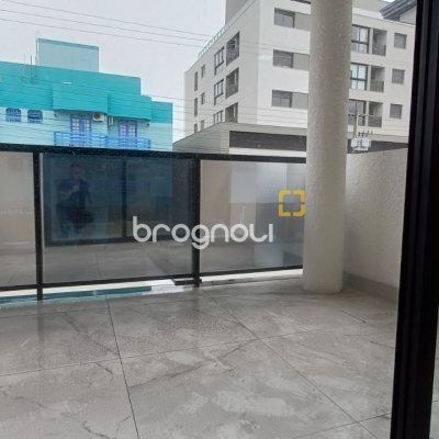 Casa com 87m², 3 quartos (sendo 1 suíte), 2 garagens, no bairro Canasvieiras em Florianópolis