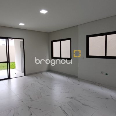 Casa com 87m², 3 quartos (sendo 1 suíte), 2 garagens, no bairro Canasvieiras em Florianópolis