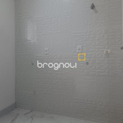 Casa com 87m², 3 quartos (sendo 1 suíte), 2 garagens, no bairro Canasvieiras em Florianópolis