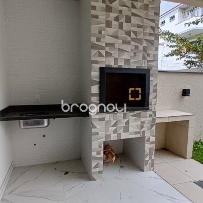 Casa com 87m², 3 quartos (sendo 1 suíte), 2 garagens, no bairro Canasvieiras em Florianópolis