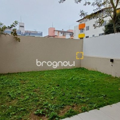 Casa com 87m², 3 quartos (sendo 1 suíte), 2 garagens, no bairro Canasvieiras em Florianópolis