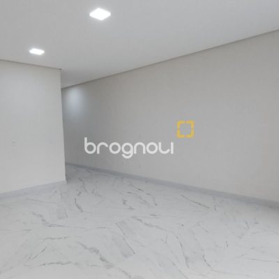 Casa com 87m², 3 quartos (sendo 1 suíte), 2 garagens, no bairro Canasvieiras em Florianópolis