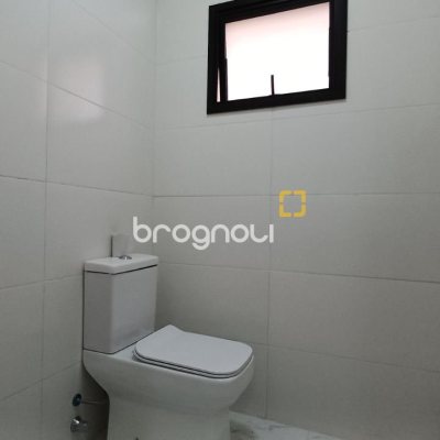 Casa com 87m², 3 quartos (sendo 1 suíte), 2 garagens, no bairro Canasvieiras em Florianópolis