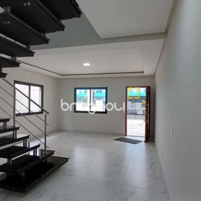 Casa com 87m², 3 quartos (sendo 1 suíte), 2 garagens, no bairro Canasvieiras em Florianópolis