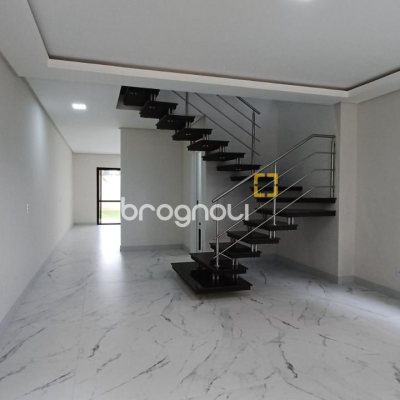 Casa com 87m², 3 quartos (sendo 1 suíte), 2 garagens, no bairro Canasvieiras em Florianópolis