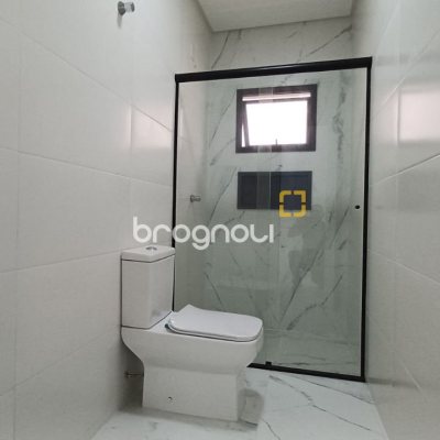 Casa com 87m², 3 quartos (sendo 1 suíte), 2 garagens, no bairro Canasvieiras em Florianópolis