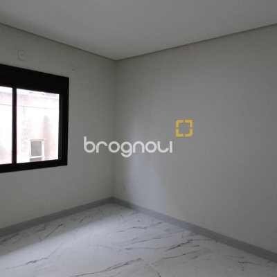 Casa com 87m², 3 quartos (sendo 1 suíte), 2 garagens, no bairro Canasvieiras em Florianópolis