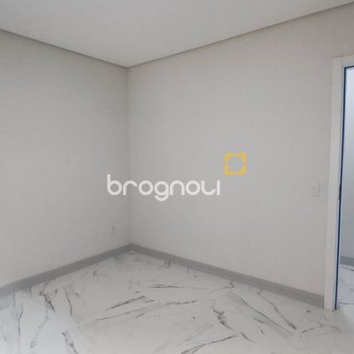 Casa com 87m², 3 quartos (sendo 1 suíte), 2 garagens, no bairro Canasvieiras em Florianópolis
