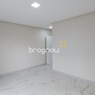 Casa com 87m², 3 quartos (sendo 1 suíte), 2 garagens, no bairro Canasvieiras em Florianópolis