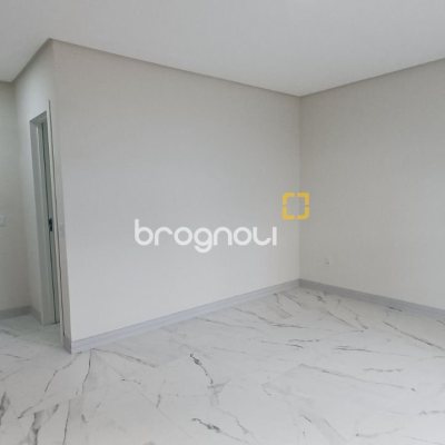 Casa com 87m², 3 quartos (sendo 1 suíte), 2 garagens, no bairro Canasvieiras em Florianópolis