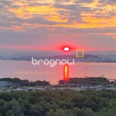 Apartamento com 77m², 3 quartos (sendo 1 suíte), 2 garagens, no bairro Costeira do Pirajubaé em Florianópolis
