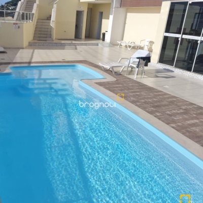 Apartamento com 77m², 3 quartos (sendo 1 suíte), 2 garagens, no bairro Costeira do Pirajubaé em Florianópolis