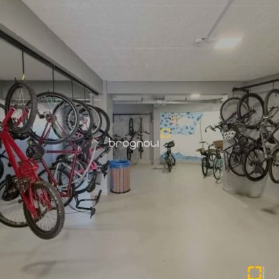 Apartamento com 77m², 3 quartos (sendo 1 suíte), 2 garagens, no bairro Costeira do Pirajubaé em Florianópolis