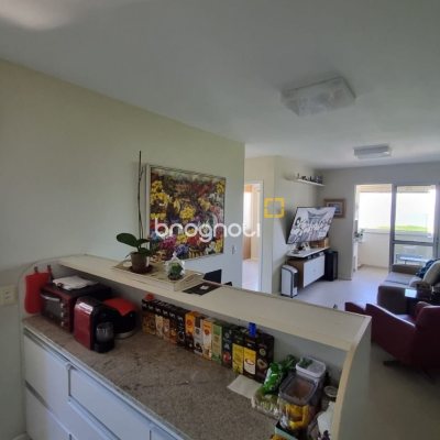 Apartamento com 77m², 3 quartos (sendo 1 suíte), 2 garagens, no bairro Costeira do Pirajubaé em Florianópolis