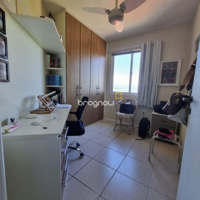 Apartamento com 77m², 3 quartos (sendo 1 suíte), 2 garagens, no bairro Costeira do Pirajubaé em Florianópolis