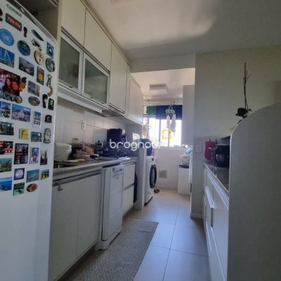 Apartamento com 77m², 3 quartos (sendo 1 suíte), 2 garagens, no bairro Costeira do Pirajubaé em Florianópolis