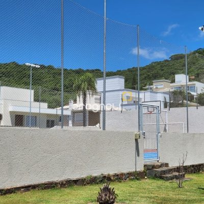 Terreno com 794m², no bairro Córrego Grande em Florianópolis