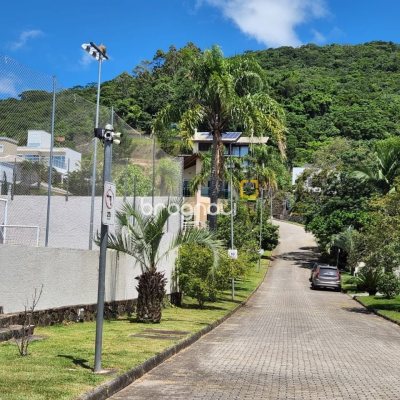 Terreno com 794m², no bairro Córrego Grande em Florianópolis