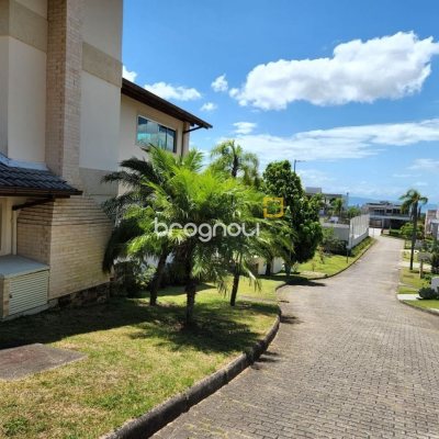 Terreno com 794m², no bairro Córrego Grande em Florianópolis
