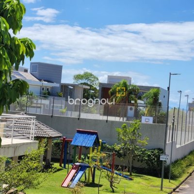 Terreno com 794m², no bairro Córrego Grande em Florianópolis