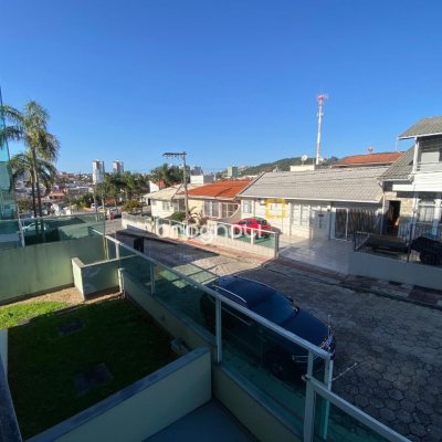 Apartamento com 90m², 3 quartos (sendo 1 suíte), 1 garagem, no bairro Ipiranga em São José