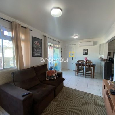 Apartamento com 90m², 3 quartos (sendo 1 suíte), 1 garagem, no bairro Ipiranga em São José