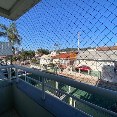 Apartamento com 90m², 3 quartos (sendo 1 suíte), 1 garagem, no bairro Ipiranga em São José