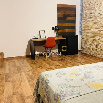 Casa com 200m², 7 quartos (sendo 2 suítes), 2 garagens, no bairro Carvoeira em Florianópolis