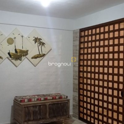 Casa com 200m², 7 quartos (sendo 2 suítes), 2 garagens, no bairro Carvoeira em Florianópolis