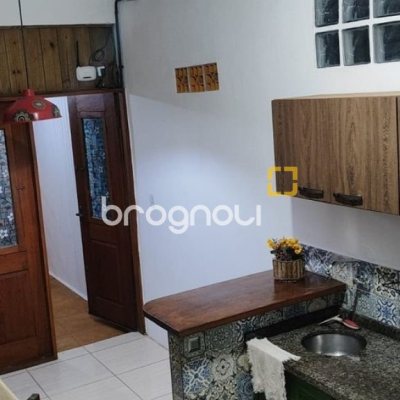 Casa com 200m², 7 quartos (sendo 2 suítes), 2 garagens, no bairro Carvoeira em Florianópolis