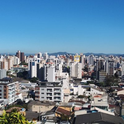 Casa com 103m², 2 quartos (sendo 1 suíte), no bairro Centro em Florianópolis