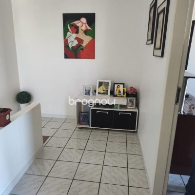 Casa com 103m², 2 quartos (sendo 1 suíte), no bairro Centro em Florianópolis