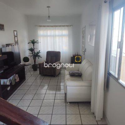 Casa com 103m², 2 quartos (sendo 1 suíte), no bairro Centro em Florianópolis