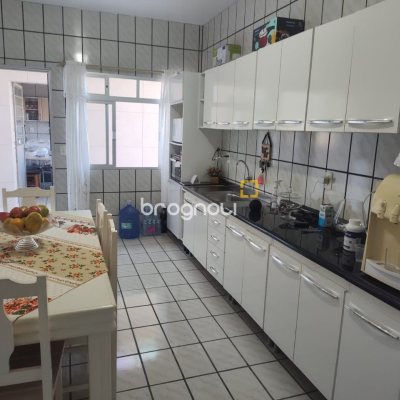 Casa com 103m², 2 quartos (sendo 1 suíte), no bairro Centro em Florianópolis