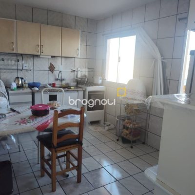 Casa com 103m², 2 quartos (sendo 1 suíte), no bairro Centro em Florianópolis