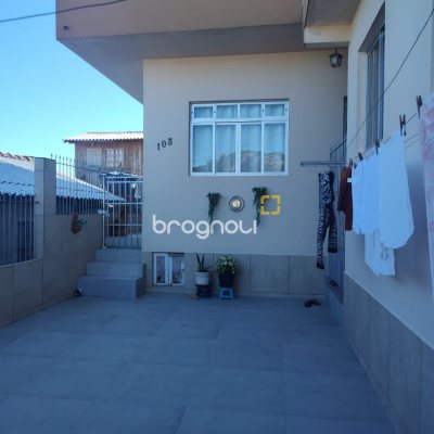 Casa com 103m², 2 quartos (sendo 1 suíte), no bairro Centro em Florianópolis