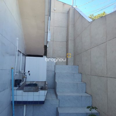 Casa com 103m², 2 quartos (sendo 1 suíte), no bairro Centro em Florianópolis