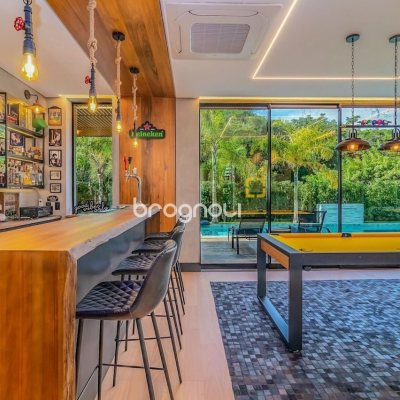 Casa com 564m², 4 quartos (sendo 4 suítes), 4 garagens, no bairro Jurerê Internacional em Florianópolis