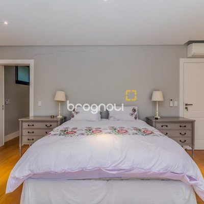 Casa com 564m², 4 quartos (sendo 4 suítes), 4 garagens, no bairro Jurerê Internacional em Florianópolis