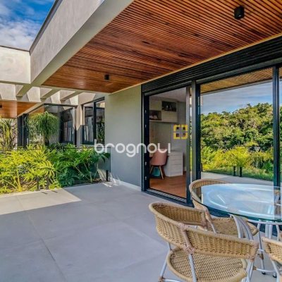 Casa com 564m², 4 quartos (sendo 4 suítes), 4 garagens, no bairro Jurerê Internacional em Florianópolis