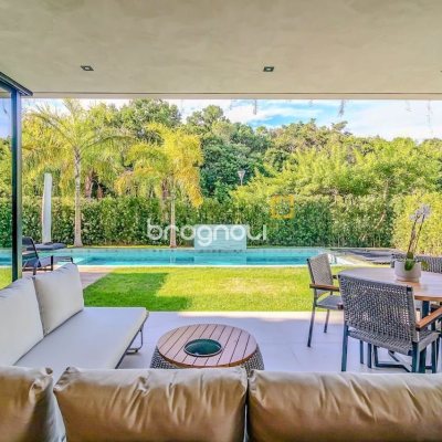 Casa com 564m², 4 quartos (sendo 4 suítes), 4 garagens, no bairro Jurerê Internacional em Florianópolis