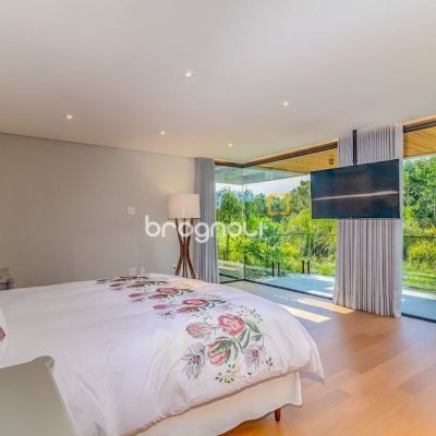 Casa com 564m², 4 quartos (sendo 4 suítes), 4 garagens, no bairro Jurerê Internacional em Florianópolis