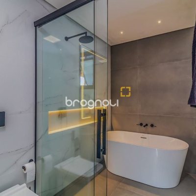 Casa com 564m², 4 quartos (sendo 4 suítes), 4 garagens, no bairro Jurerê Internacional em Florianópolis