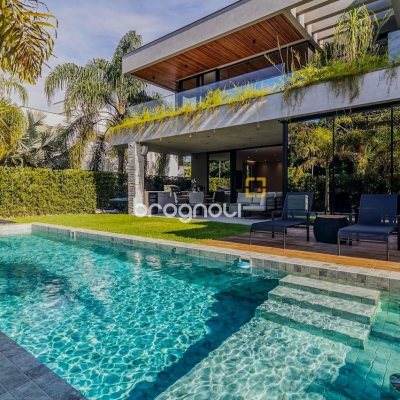 Casa com 564m², 4 quartos (sendo 4 suítes), 4 garagens, no bairro Jurerê Internacional em Florianópolis