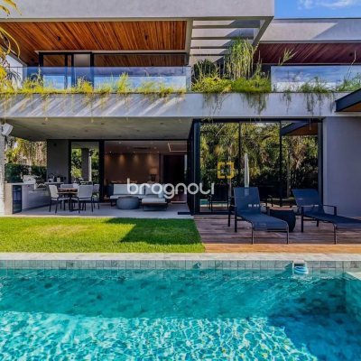 Casa com 564m², 4 quartos (sendo 4 suítes), 4 garagens, no bairro Jurerê Internacional em Florianópolis