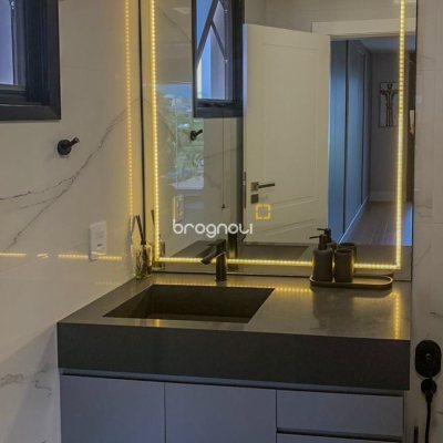 Casa com 564m², 4 quartos (sendo 4 suítes), 4 garagens, no bairro Jurerê Internacional em Florianópolis