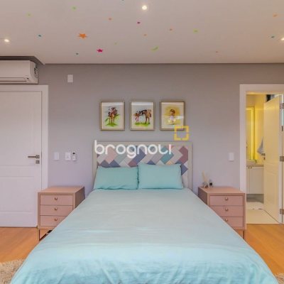 Casa com 564m², 4 quartos (sendo 4 suítes), 4 garagens, no bairro Jurerê Internacional em Florianópolis