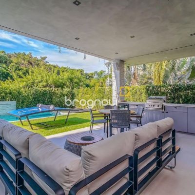 Casa com 564m², 4 quartos (sendo 4 suítes), 4 garagens, no bairro Jurerê Internacional em Florianópolis