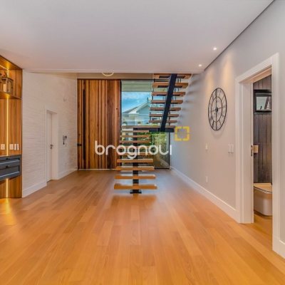 Casa com 564m², 4 quartos (sendo 4 suítes), 4 garagens, no bairro Jurerê Internacional em Florianópolis
